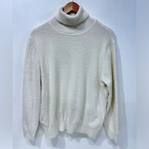 OAK + FORT Women’s Cream Fuzzy Turtleneck Sweater Size‎ M